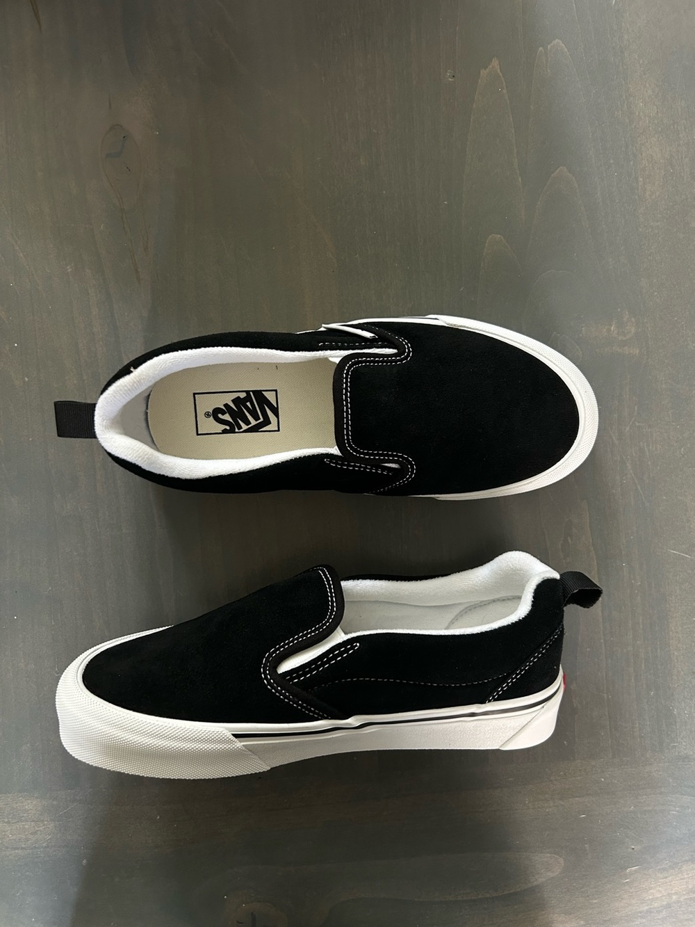 Vans Knu Slip-on Classic Sneakers in Black